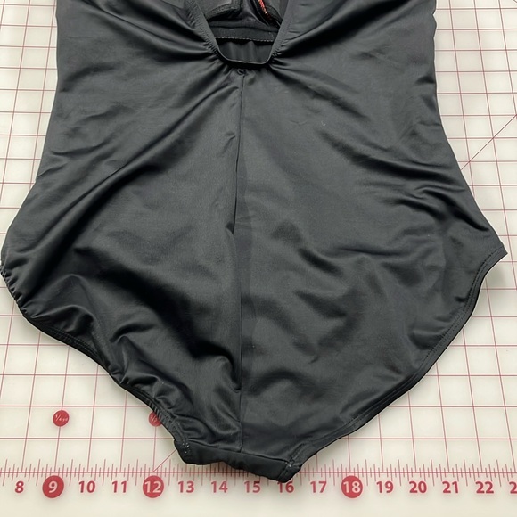 MIRACLESUIT NWT "Kashmir Traveler" Soft Cup Paisley/Black One Piece Swimsuit 16 - Picture 10 of 16